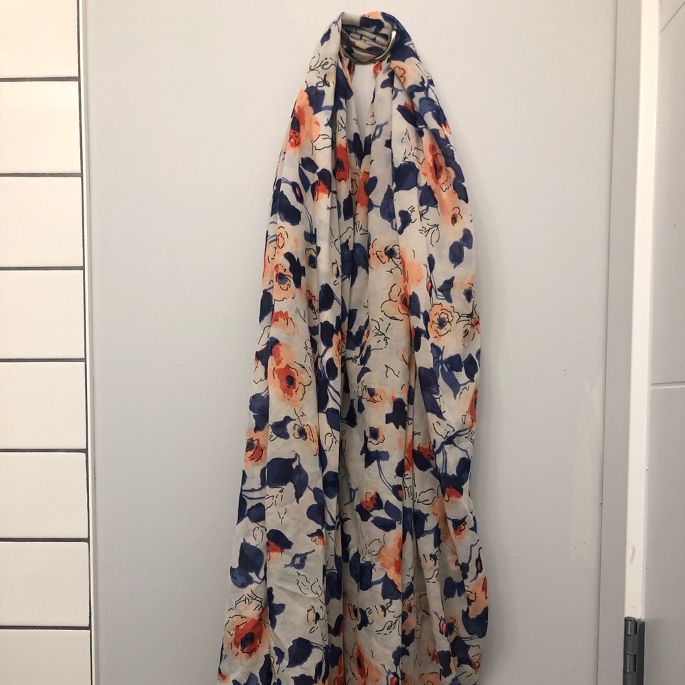 Assorted Aldo and Spring Circle Scarves - Picture 4 of 6